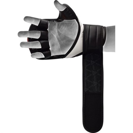 red_gloves_3_.jpg