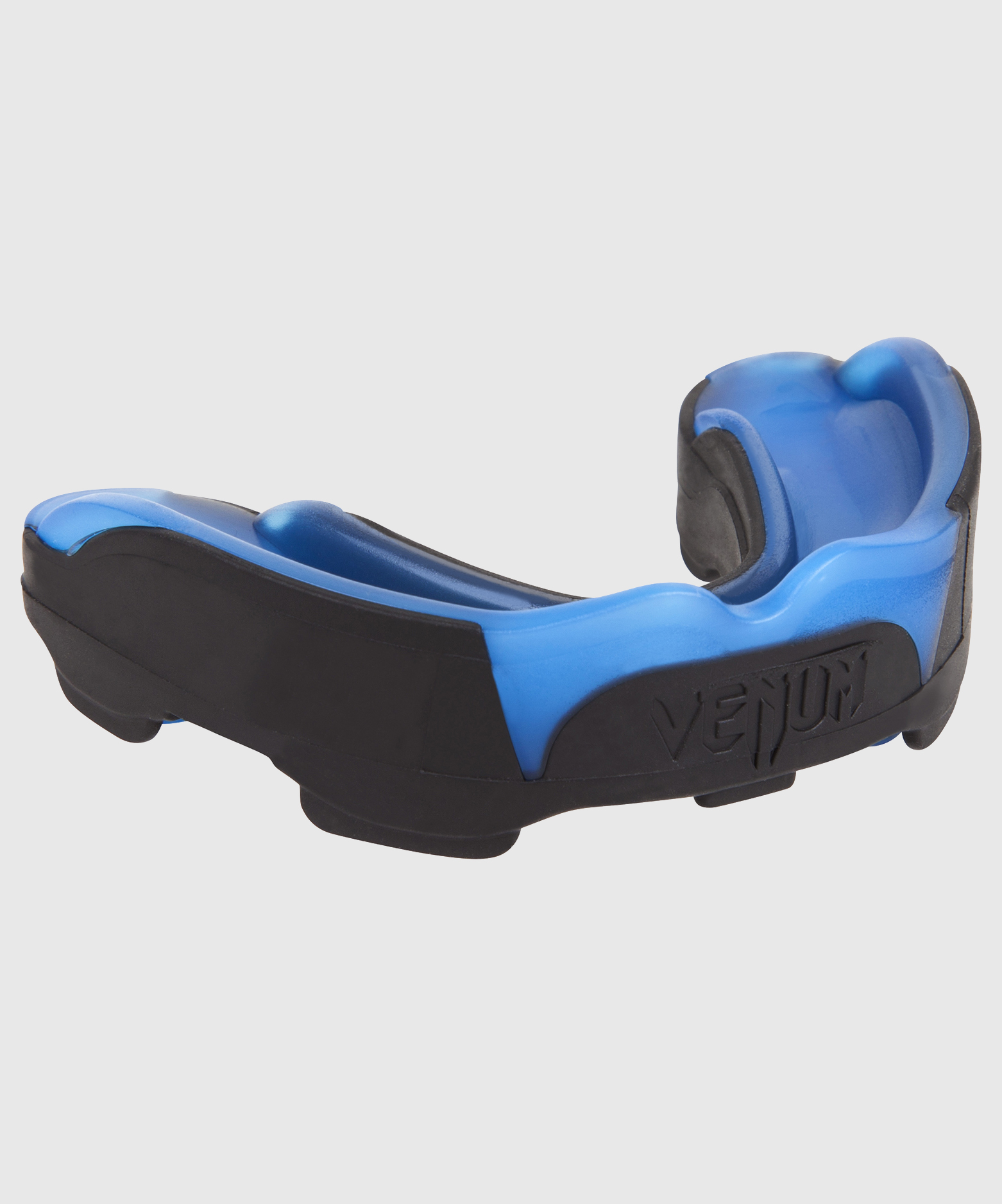 MOUTHGUARD_PREDATOR_BLACK_BLUE_Venum_Daniken_2